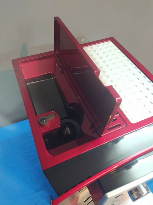 Кавоварка delonghi perfecta esam 5400 червона чорна