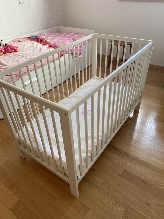 Berço de bebé com colcão incluido