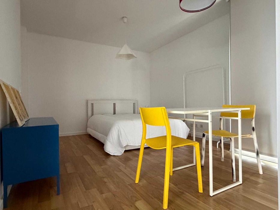 Apartamento T0 Mobilado e com varanda, Condominio Privado