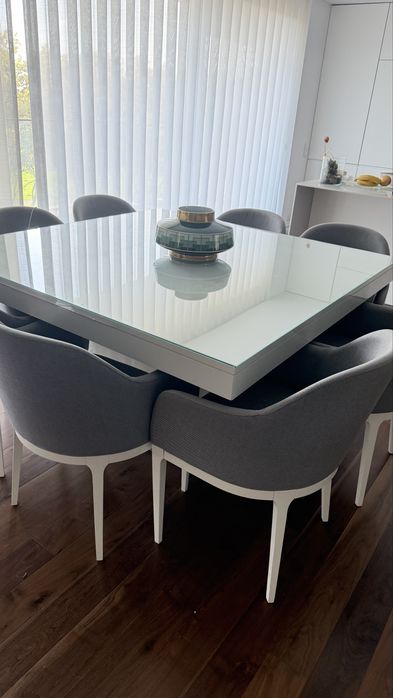 Mesa de jantar com opcao de cadeiras