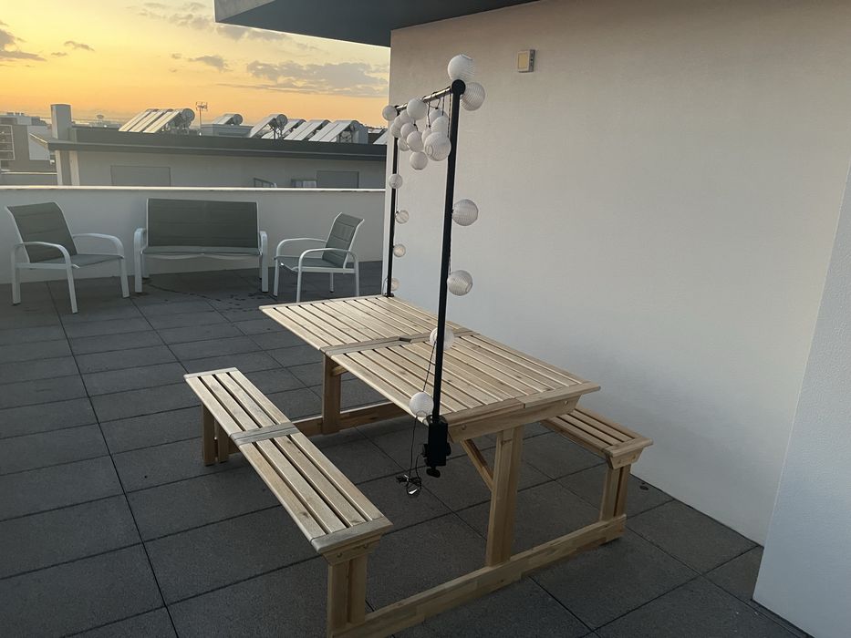 Mesa e bancos para jardim