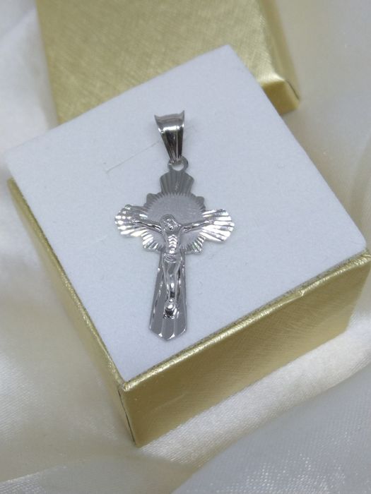 Srebrny wisiorek krzyżyk z Panem Jezusem, srebro 925
