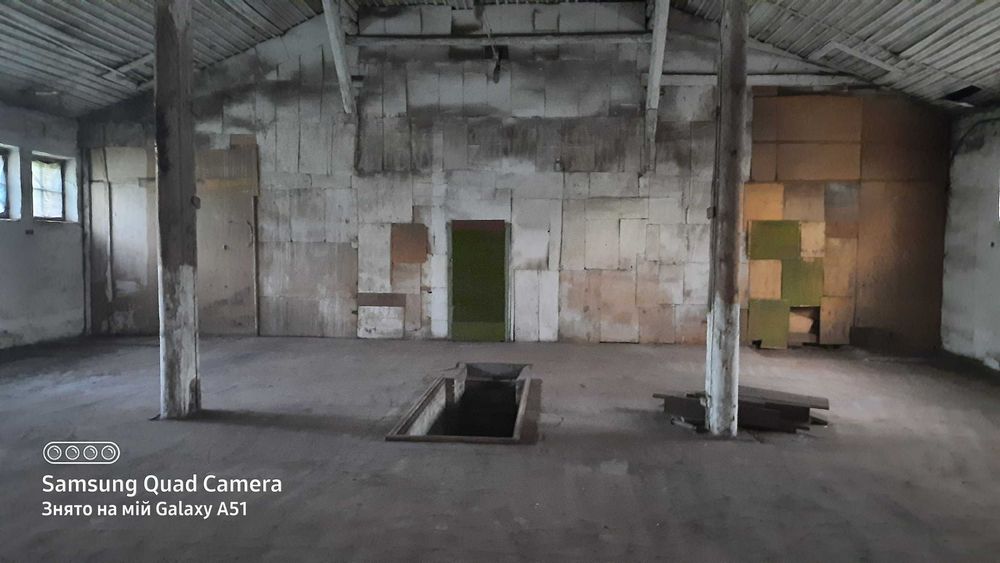Продам  склад  виробництво  в  місті Прилуки 700 м\кв.