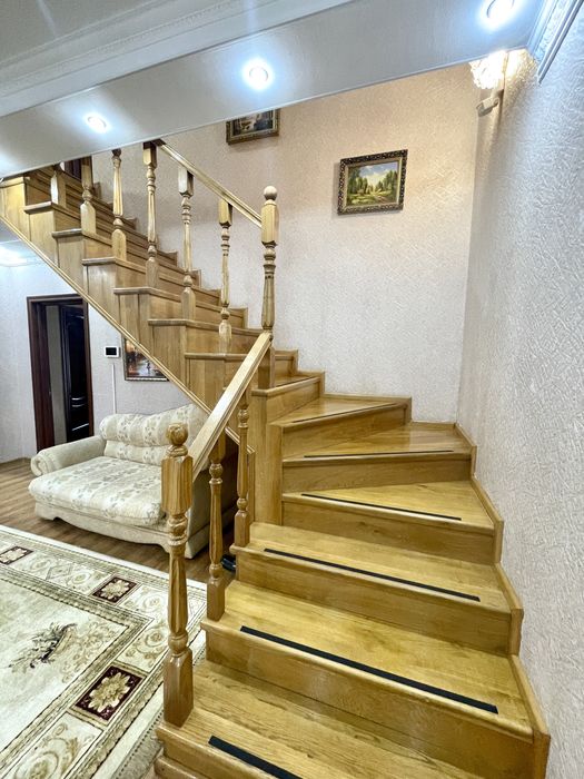 Будинок-герой, бо ж єдиний в своєму роді! 6 кімн. + гостьовий + гараж!