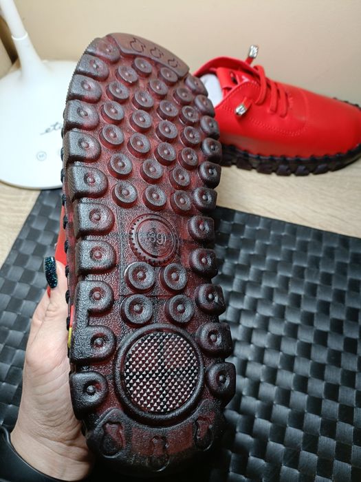 Nowe buty ze skóry ekologicznej 39