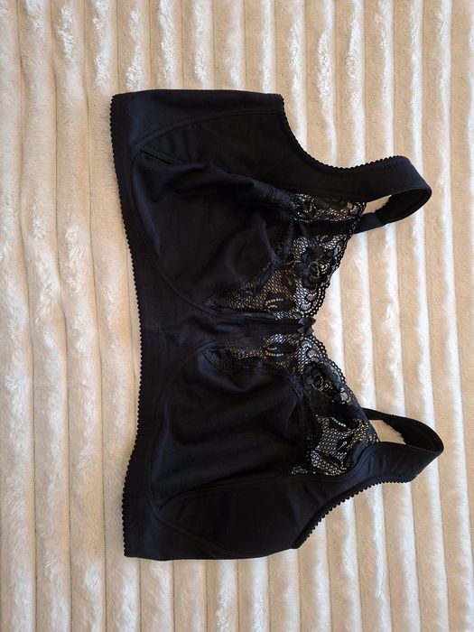 Nowy bardzo duży biustonosz czarny 120 H