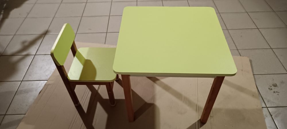 Дитячий стіл і стілець