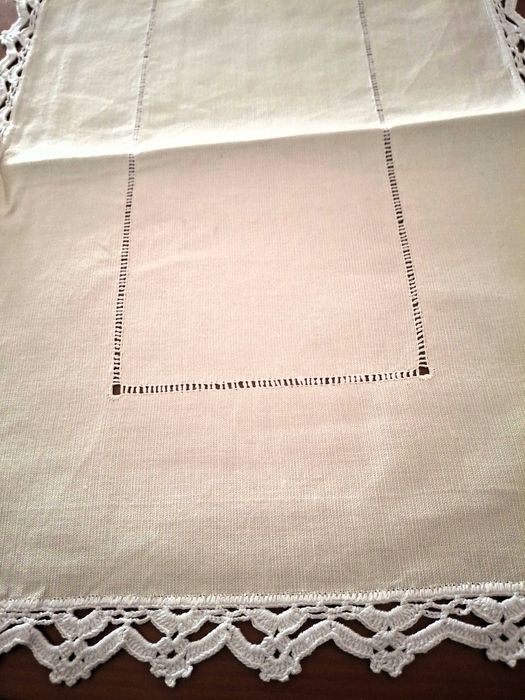 Conjunto de quarto em linho com renda branca