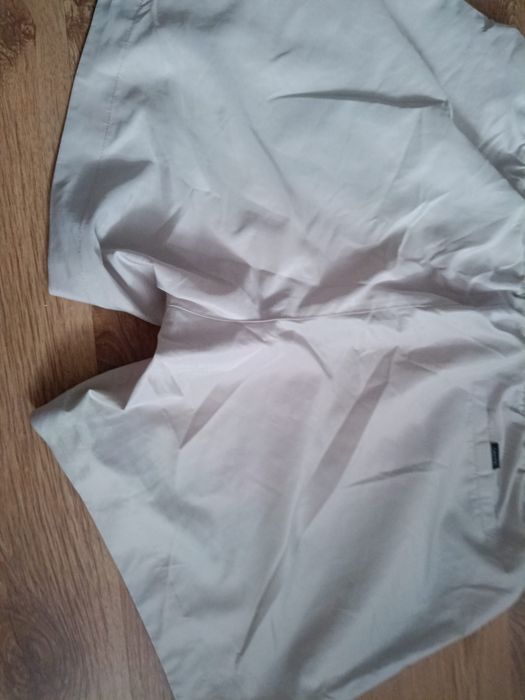 Spodenki Calvin Klein.jasne.ciwnkie .ściągane sznurki w pasie.zapraszam.