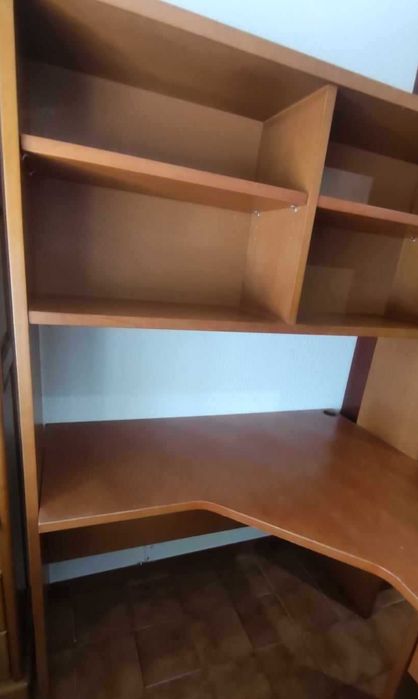 Secretária de canto com estante