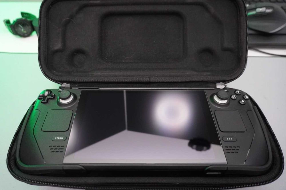 Steam Deck 64 GB + 512 GB + Akcesoria