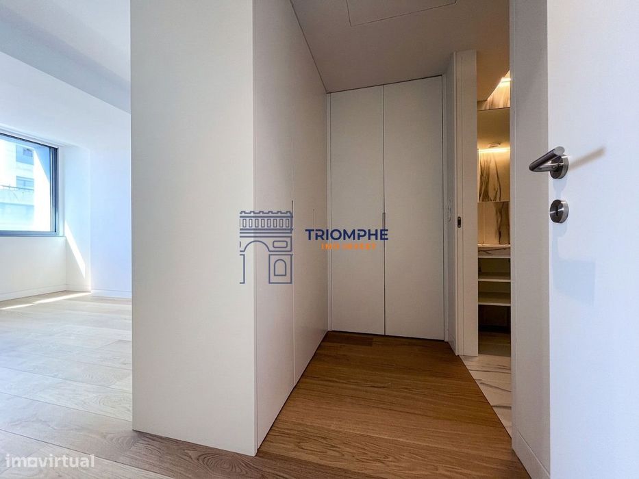 T1 - Infante Santo com Parqueamento e Piscina