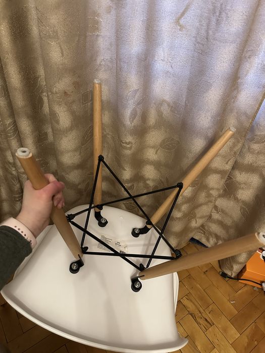 Комплект стільці з підлокітниками білі 4 шт