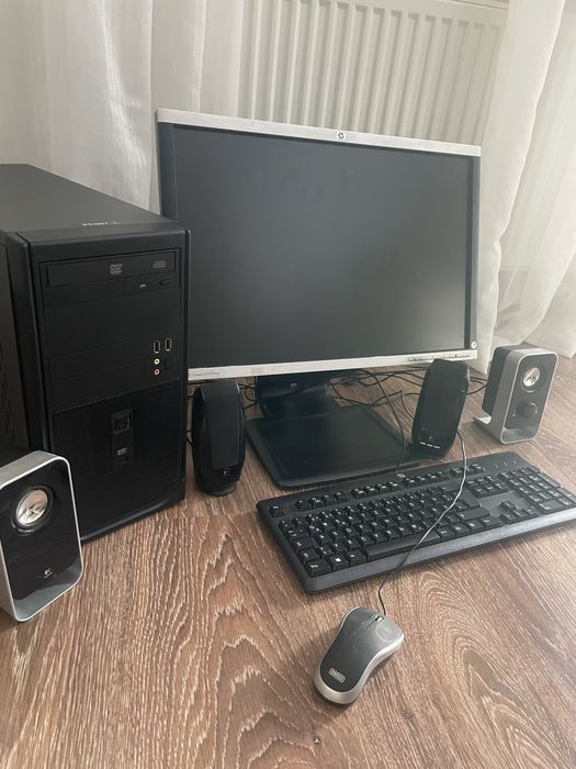 Компʼютор з монітором