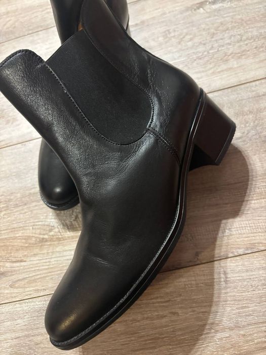 Шкіряні черевики челсі від  Cabor