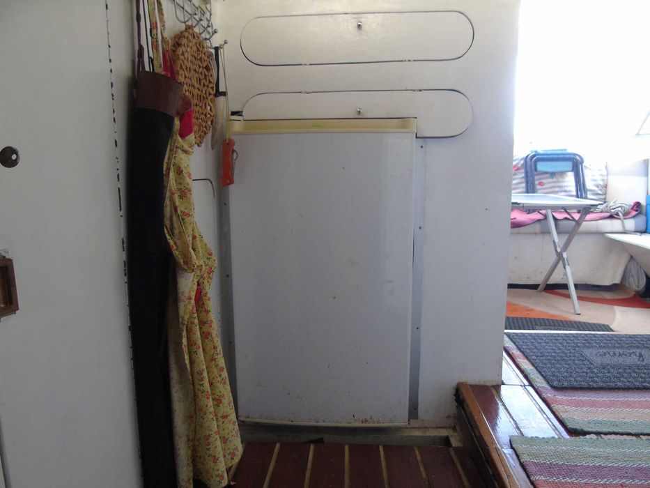 Lancha 7,89 m — Motor diesel 140 HP — Flybridge — Embarcação Auxiliar