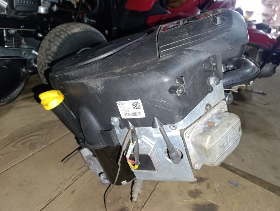 Kosiarka traktorek Silnik spalinowy Briggs & Stratton 22 km 2 cylindry Intek