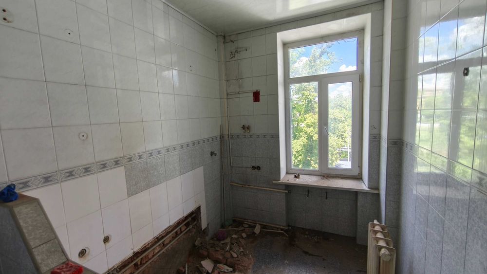 Продажа  3-комн. квартиры в 100 метрах от м. "Научная", 4-й этаж