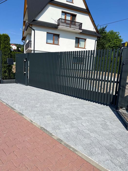 Brama przesuwna grzebieniowa- producent - montaż