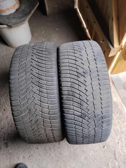 Opony Pirelli wielosezonowe 245/45/19