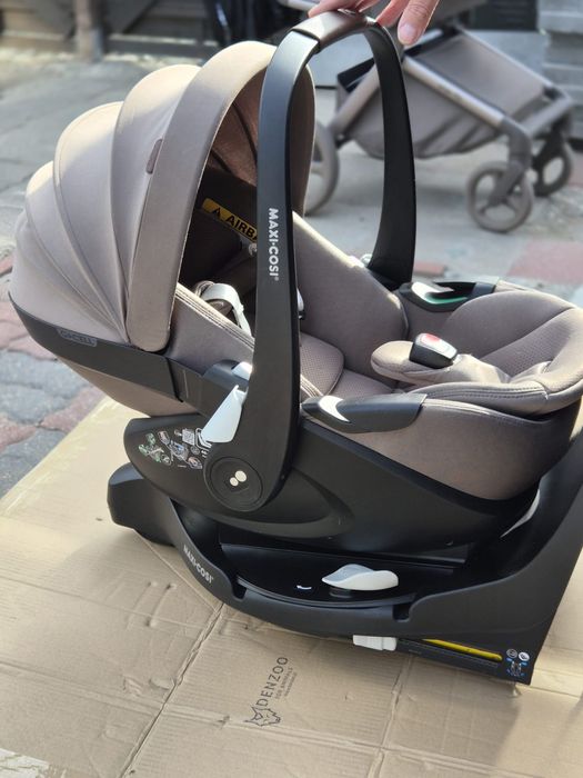 Fotelik samochodowy MAXI COSI Pebble 360 Pro 2 wraz z baza obrotowa family fix