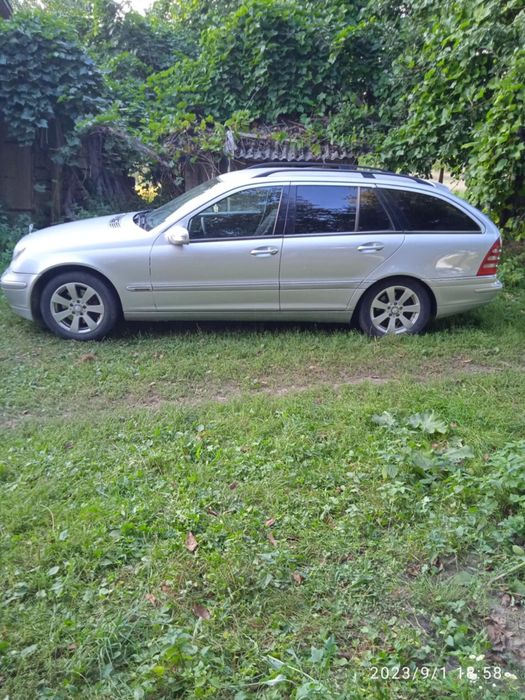 Легковий автомобіль