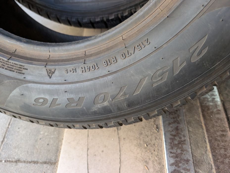 Пара новых зимних шин 215/70 R16 Pirelli