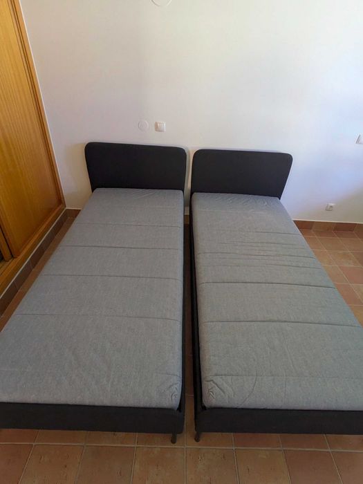 Cama IKEA SLATTUM (90x200 cm) e colchao de espuma como novo