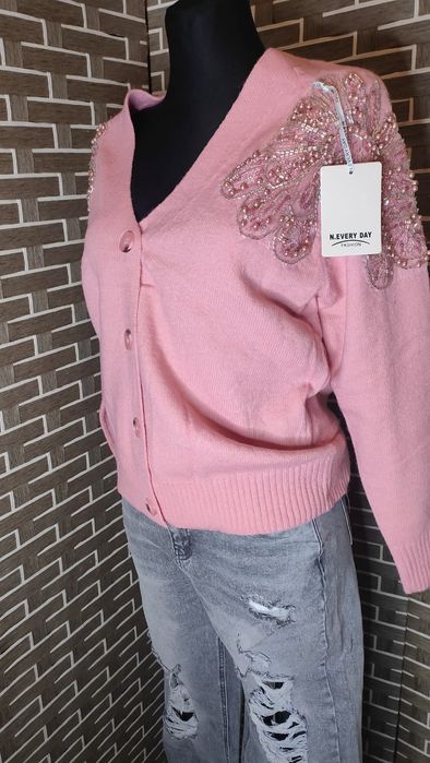 Różowy rozpinany sweterek