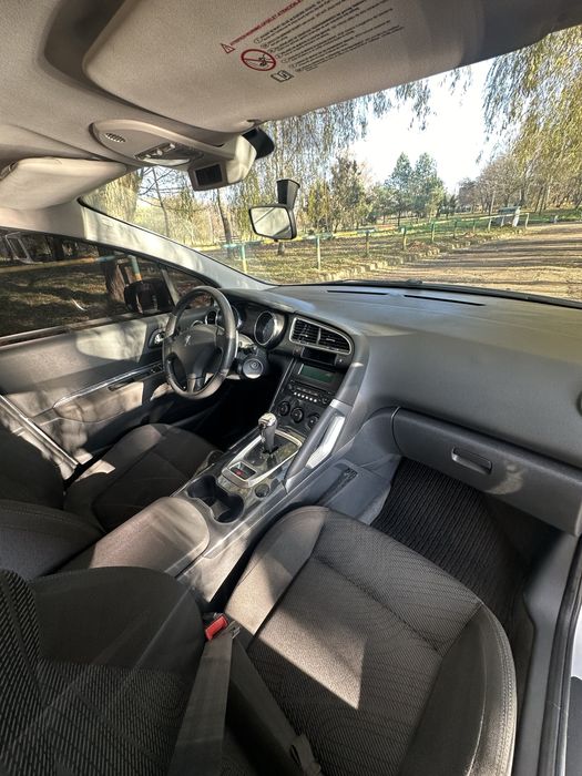 Економне авто Пежо 3008