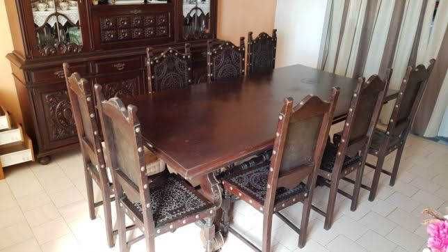 Conjunto de Mobília Antiga para Sala ( Mesa + Cadeiras + Cristaleira )