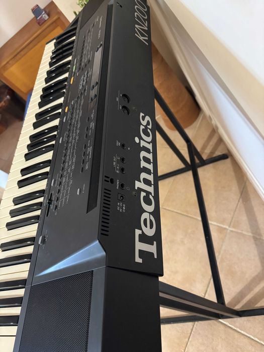 Teclado / órgão eletrónico Technics KN200