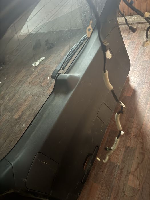 Кришка багажника Subaru Outback b16