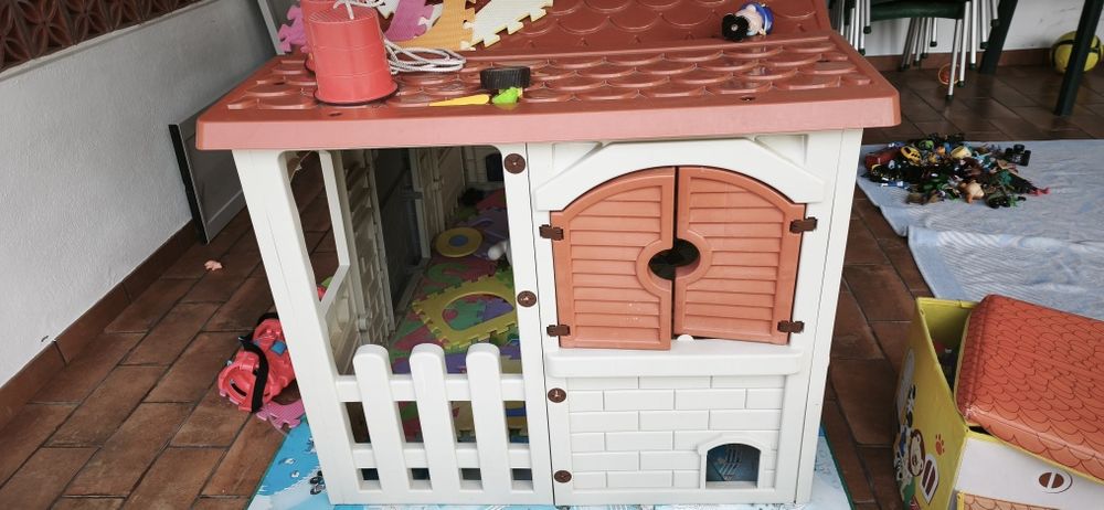 Vende se casa infantil (montada)