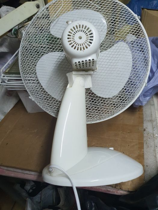 Diversos ventiladores usados