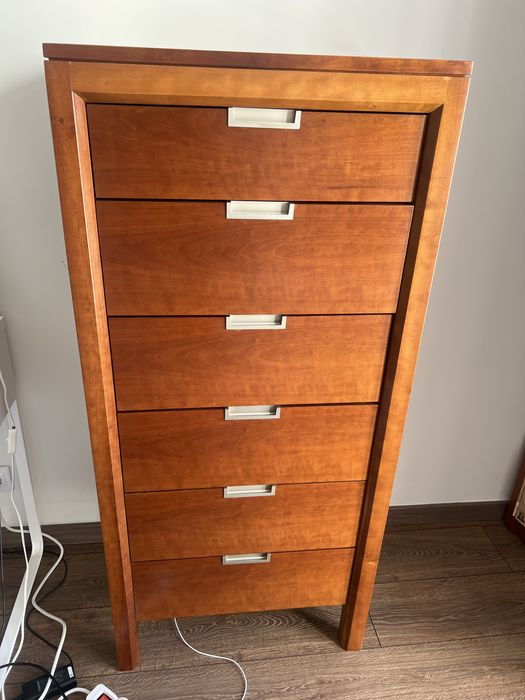 Movel de Madeira com 6 gavetas , com muita arrumacao