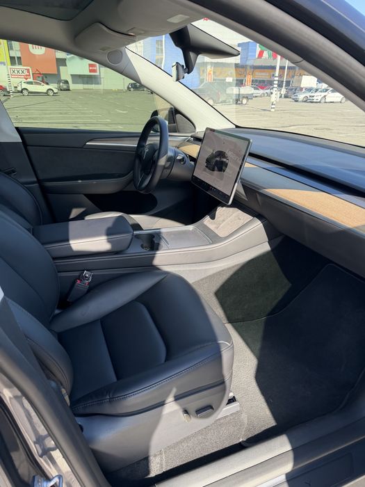 Tesla model Y Performance