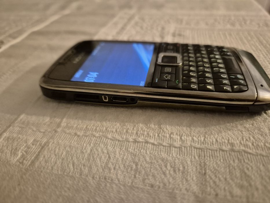 Telemóvel Vintage Nokia E71