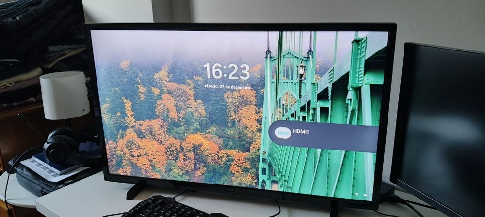 Tv Philips 32" Full HD + comando e cabos