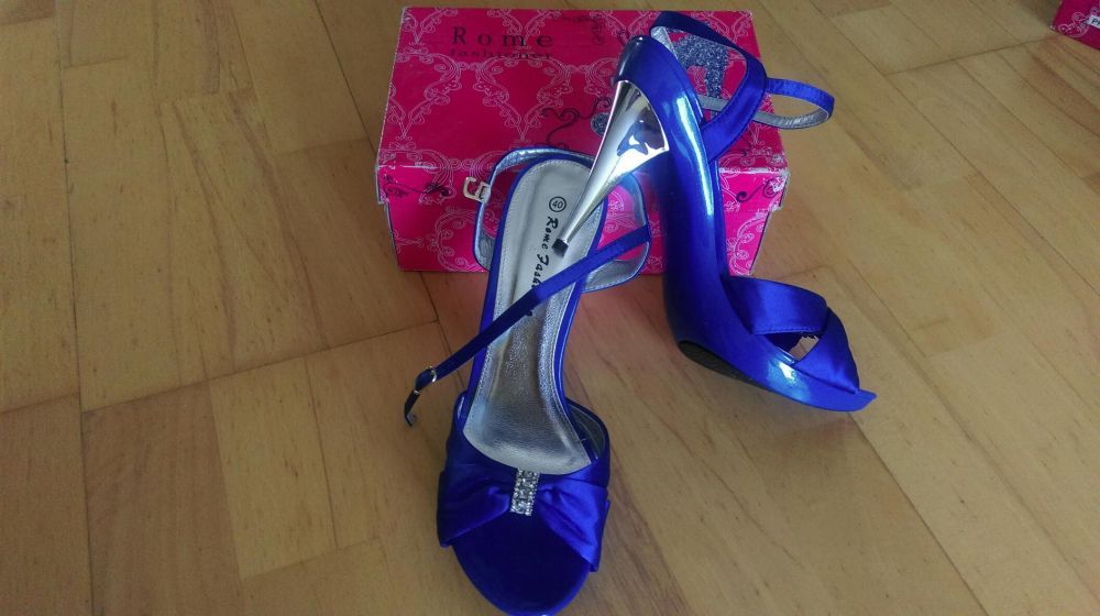 Niebieskie buty rozmiar 39