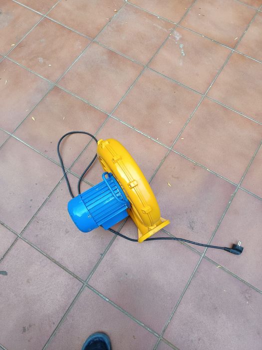 Soprador de ar para encher reclames insufláveis