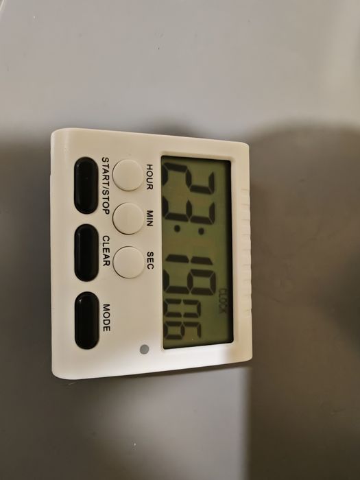 Elektroniczny minutnik kuchenny LCD z magnesem