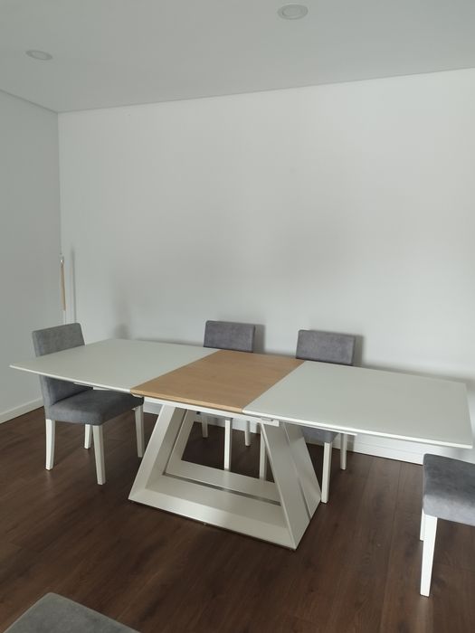 Mesa de Jantar com 6 cadeiras