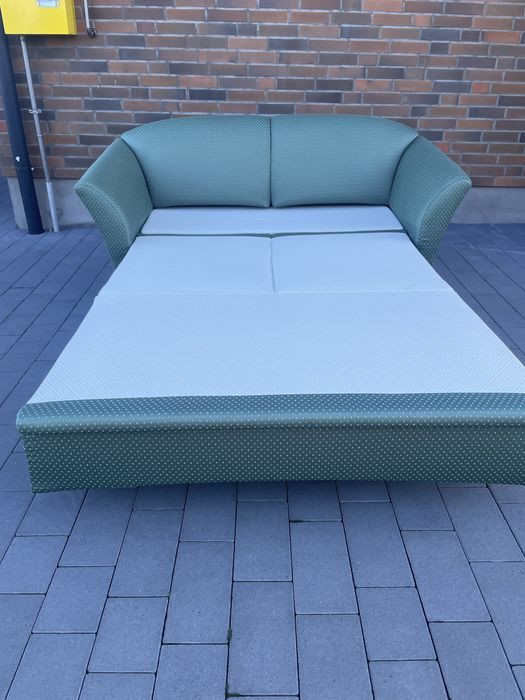 Розкладний диван з тканини