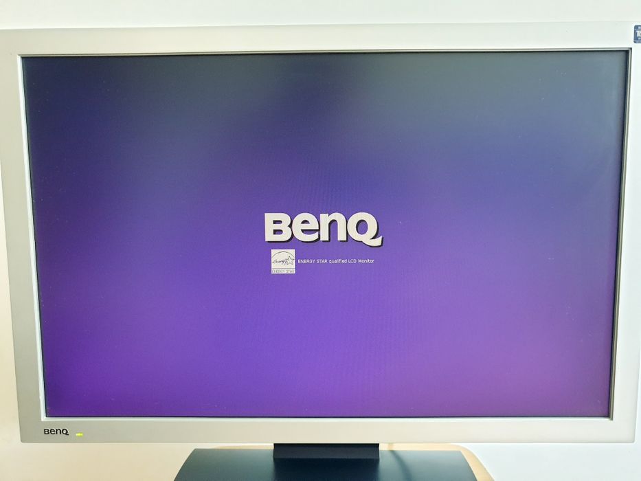 3 monitory; IBM ThinkVision, LCD TFT. BenQ   FP222 Wa. Yakumo TFT 17