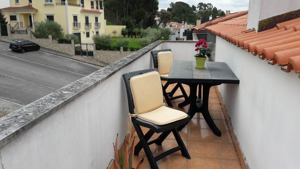 Mesa com tampo dobrável para ambos os lados + 2 cadeiras