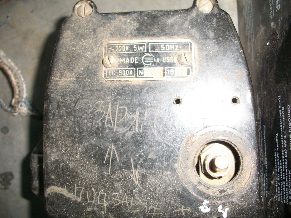 Продам  телевизор чорнобелый. Шарп фед музыку