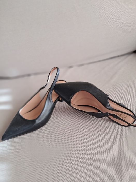 Sapatos de pele cor preta