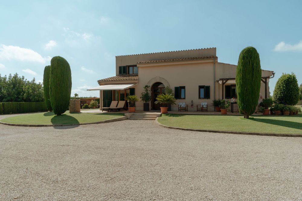 о. Майорка, Іспанія! Pозкішна вілла з великим садом і басейном!