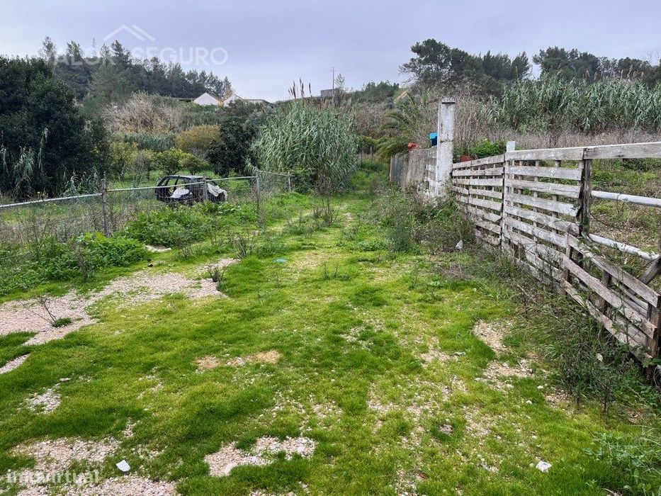 Terreno urbano para construção de 2 prédios em Arcena